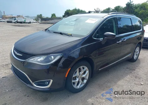 2017 Chrysler Pacifica Touring-L z USA, uszkodzony, nr VIN 2C4RC1BG9HR729100